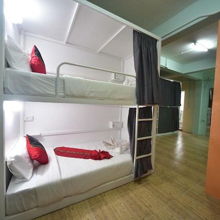 Panda Hostel Phuket (Adults Only) Patong Buitenkant foto