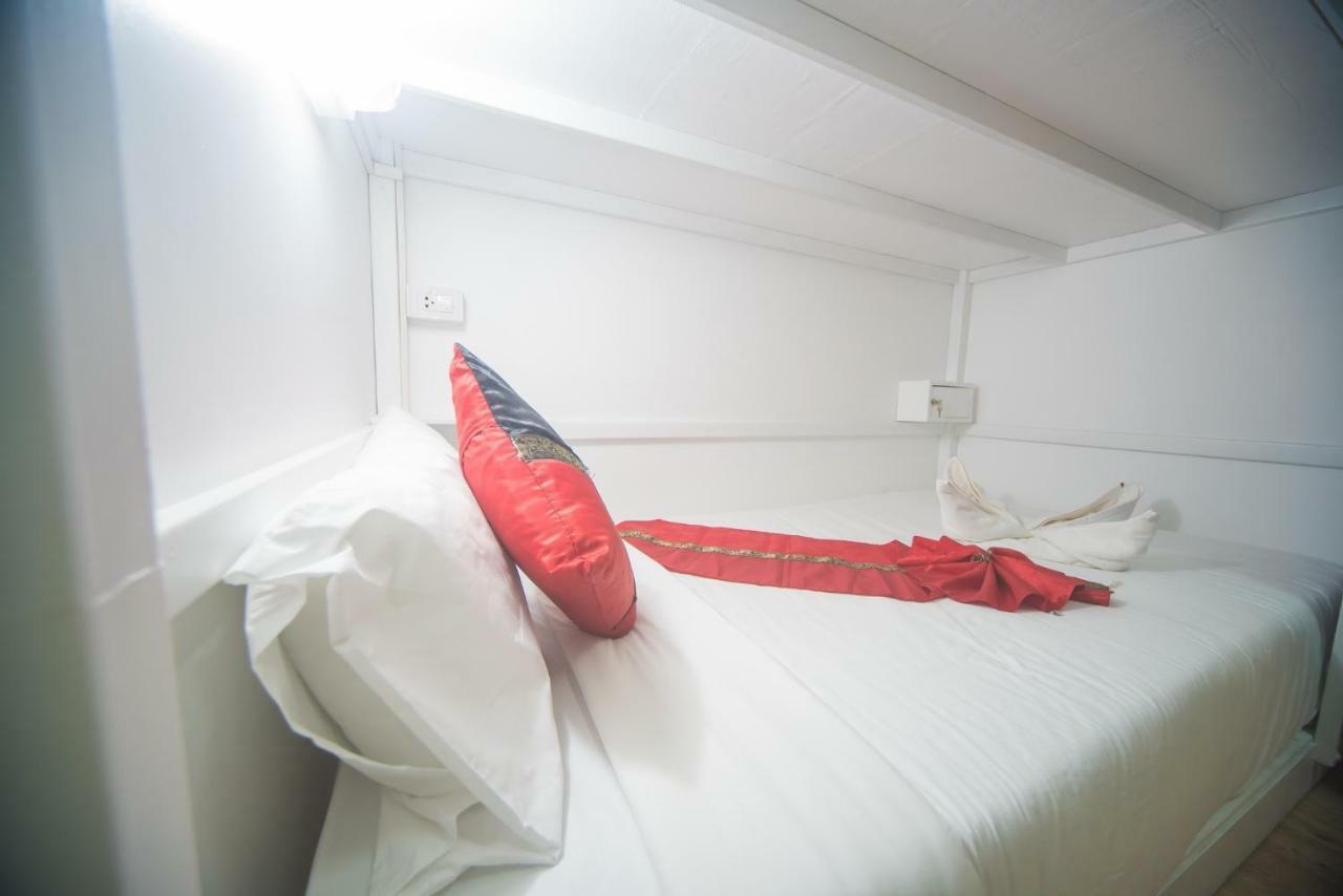 Panda Hostel Phuket (Adults Only) Patong Buitenkant foto