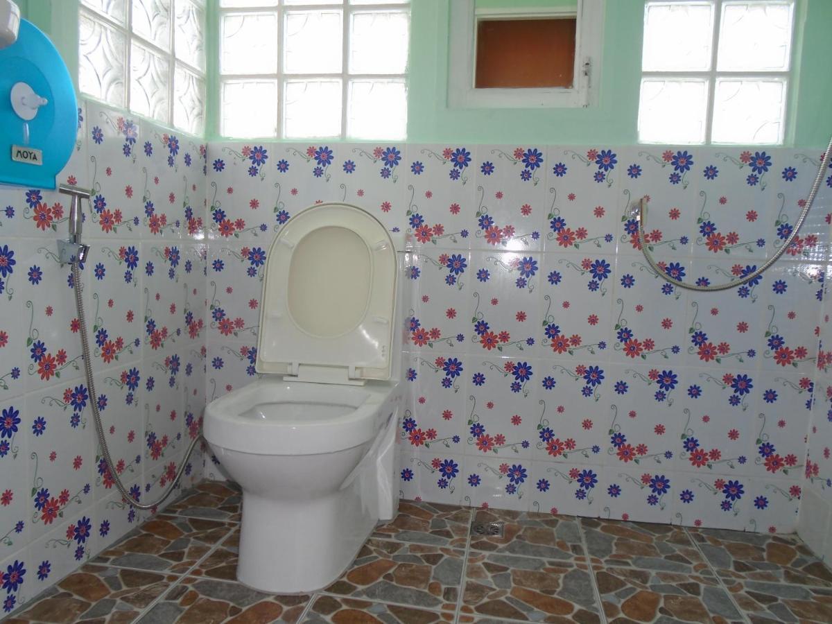 Panda Hostel Phuket (Adults Only) Patong Buitenkant foto