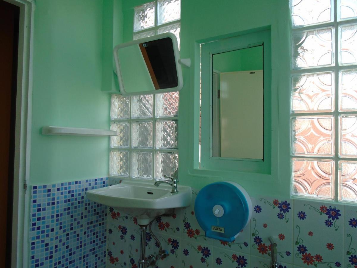 Panda Hostel Phuket (Adults Only) Patong Buitenkant foto