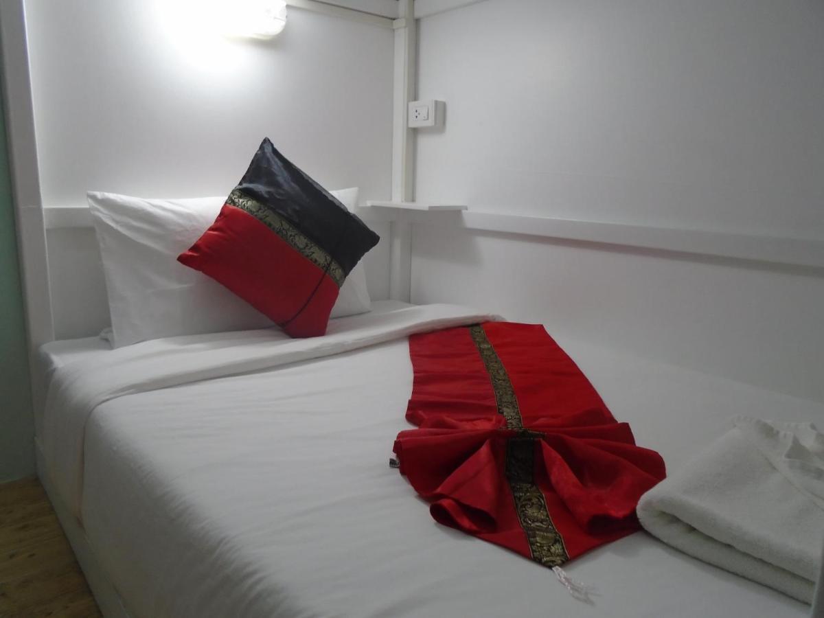 Panda Hostel Phuket (Adults Only) Patong Buitenkant foto