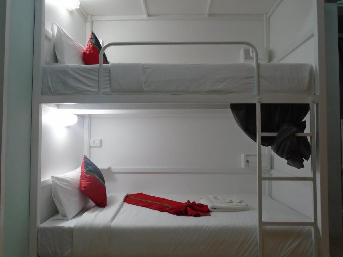 Panda Hostel Phuket (Adults Only) Patong Buitenkant foto